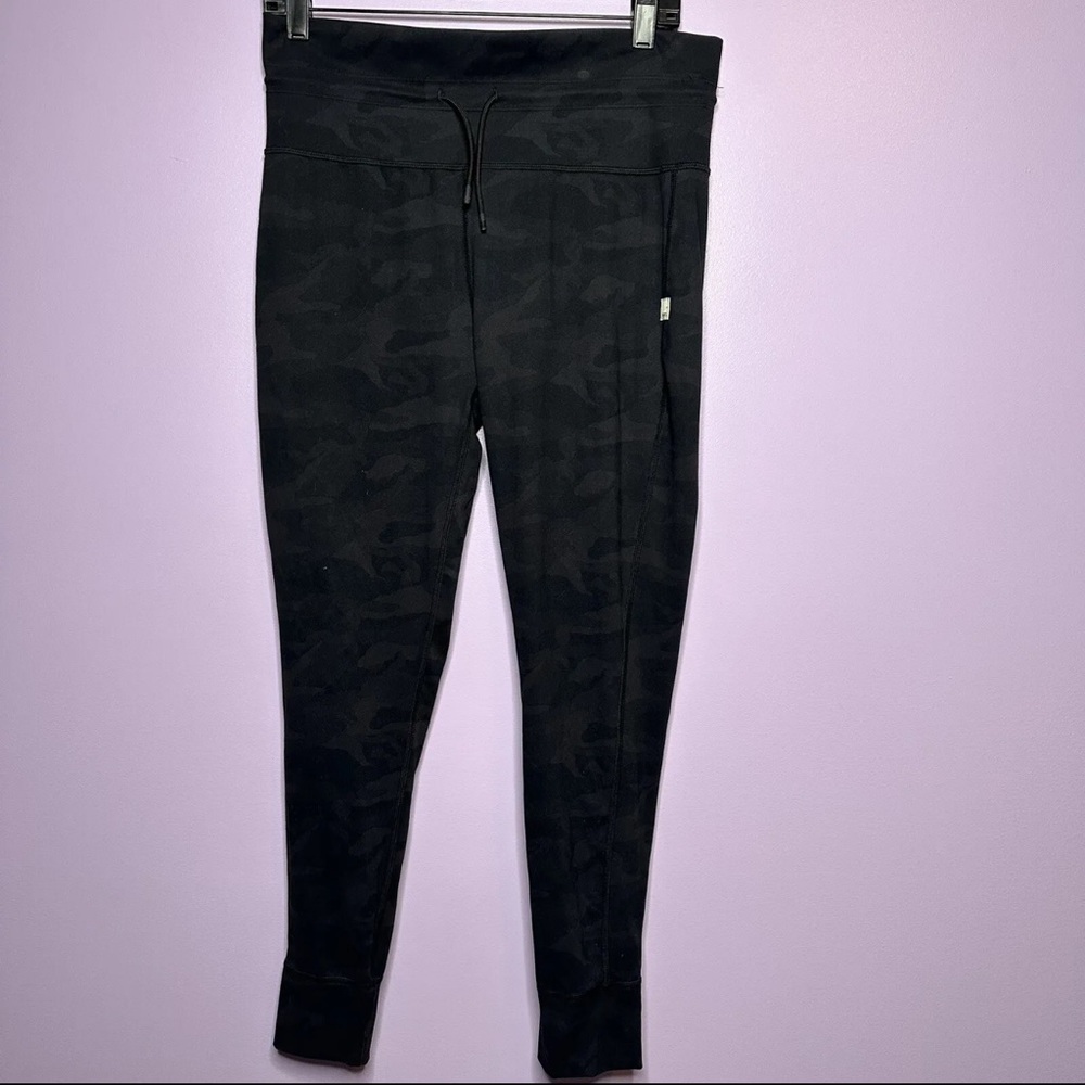Vuori Drawstring Legging Black Camo Women’s XL